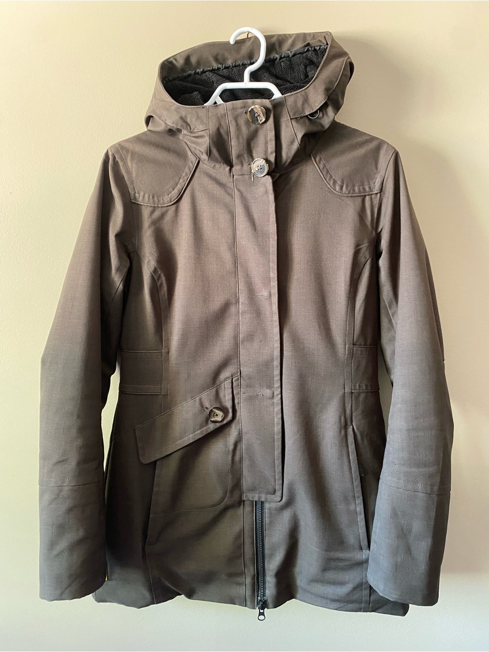 Lolë waterproof winter jacket in dark olive green, size small